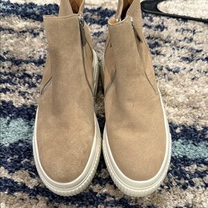J/SLIDES Women's Beige Suede Boots